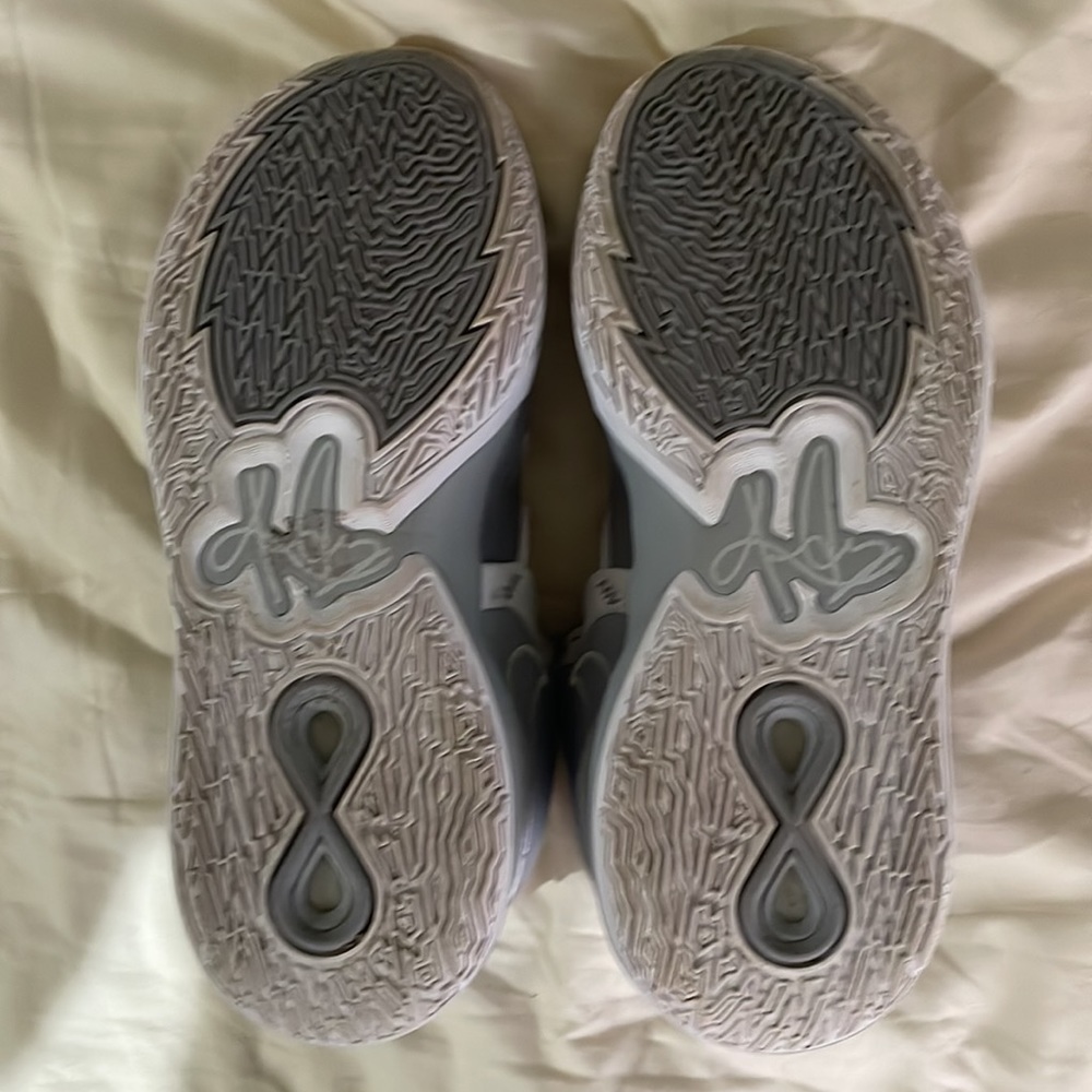 Kyrie Infinity Basketball Shoes Used
